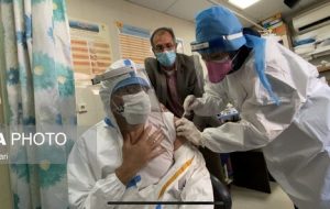 تزریق اولین واکسن در خوزستان