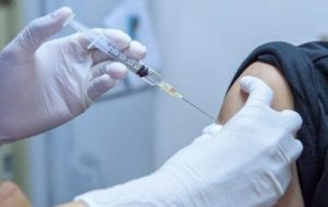 کادر درمان شوشتر واکسینه شدند