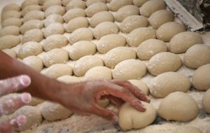 برخورد با گرانفروشی نان در خوزستان