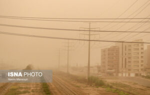 چرا ادارات و مدارس خوزستان در گرد و غبار دوشنبه تعطیل نشدند؟