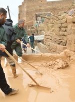 بسیجیان و پاسداران در تمام شرایط کنار مردم هستند و جان خود را فدای مردم می کنند بسیجیان و پاسداران در تمام شرایط کنار مردم هستند و جان خود را فدای مردم می کنند